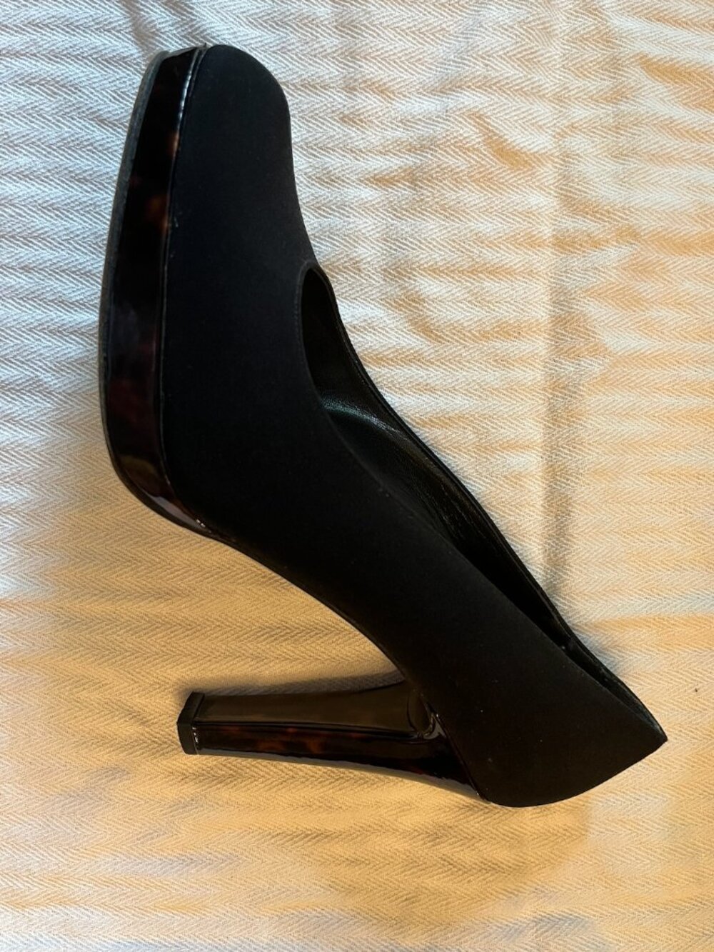 Stuart Weitzman - Picture 2 of 3